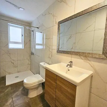 Apartment Sleeps 7 Spacious St Pauls Bay *