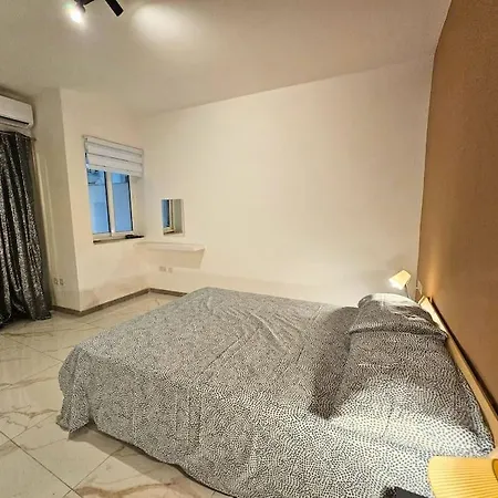 Sleeps 7 Spacious St Pauls Bay Apartment St. Paul's Bay