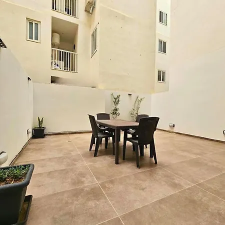 Apartment Sleeps 7 Spacious St Pauls Bay