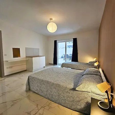 Apartment Sleeps 7 Spacious St Pauls Bay *