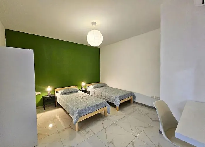 Sleeps 7 Spacious St Pauls Bay Lejlighed *