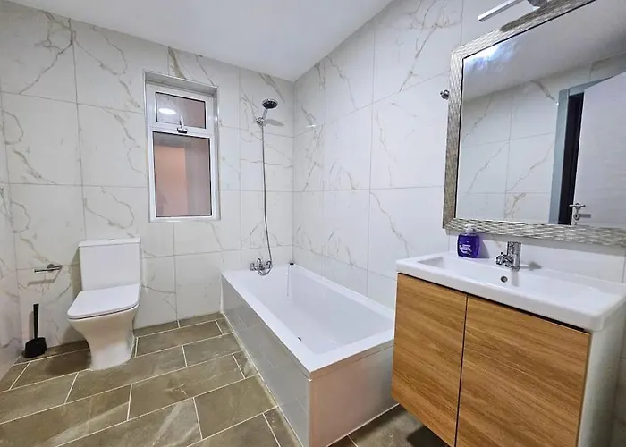 Sleeps 7 Spacious St Pauls Bay Lejlighed *