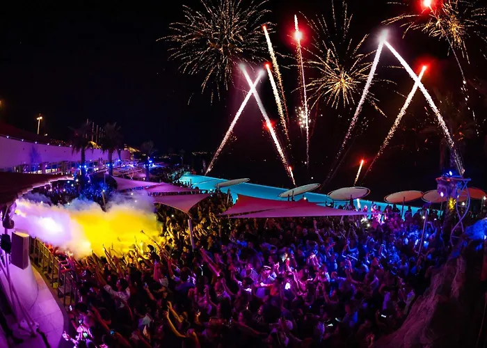 Sleeps 7 Spacious St Pauls Bay Lejlighed